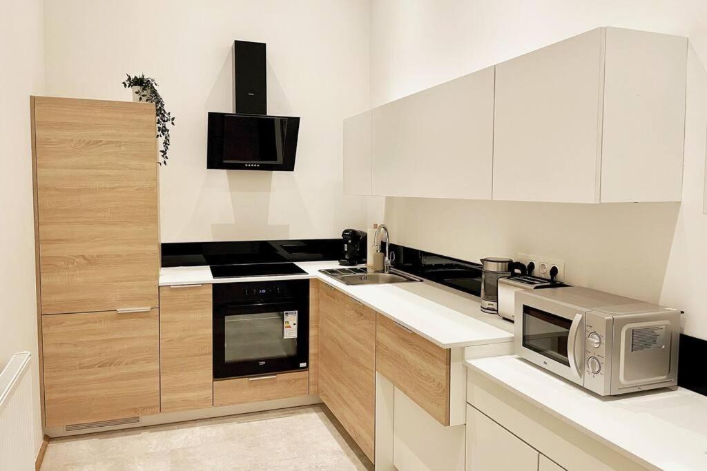 City-Center-Apartment Hip Area, Big & New Wenen Buitenkant foto