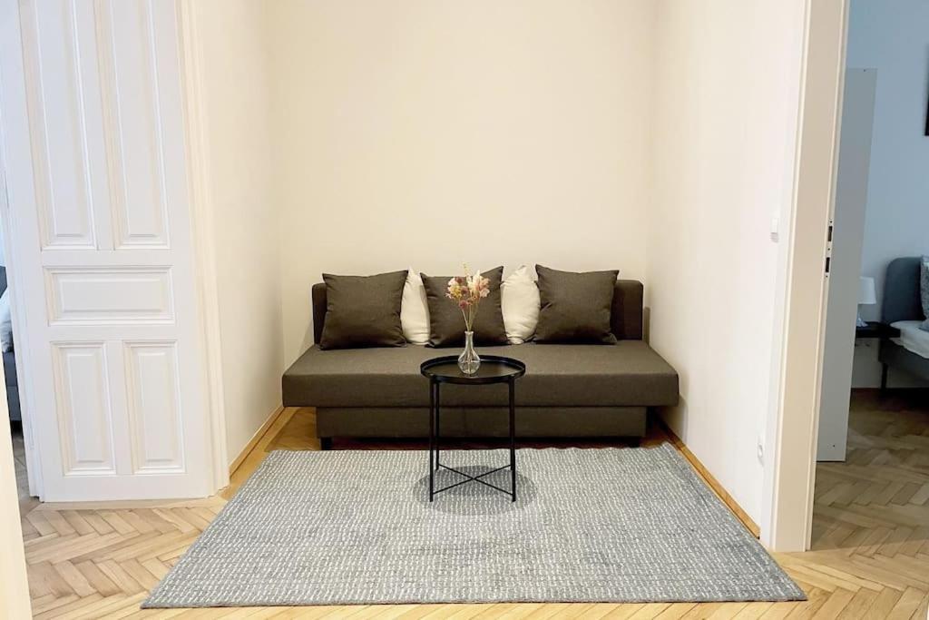 City-Center-Apartment Hip Area, Big & New Wenen Buitenkant foto