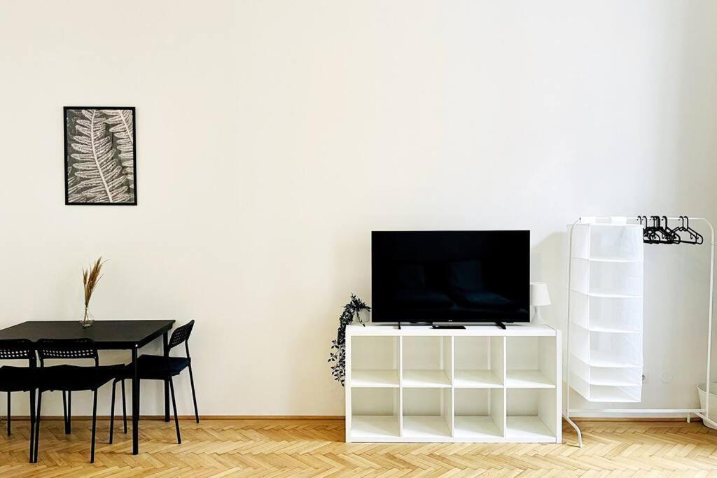 City-Center-Apartment Hip Area, Big & New Wenen Buitenkant foto