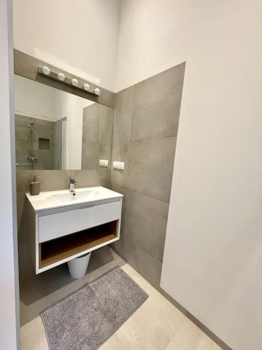 City-Center-Apartment Hip Area, Big & New Wenen Buitenkant foto