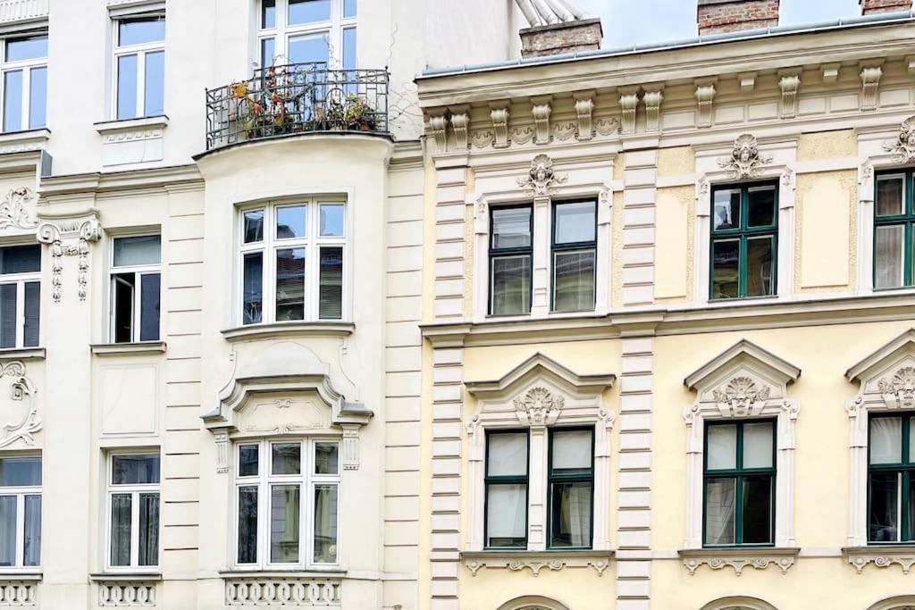 City-Center-Apartment Hip Area, Big & New Wenen Buitenkant foto
